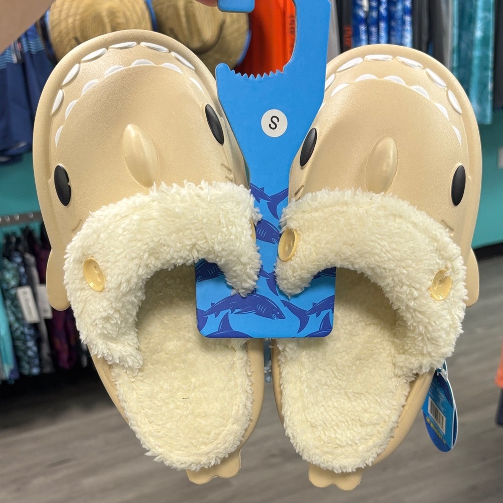 Adult Shark Slippers Beige Fuzzy Lined NWT